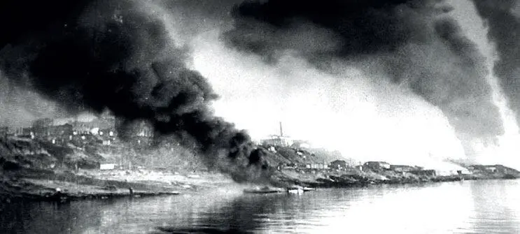 Авианалет на Сталинград 23 августа 1942 года Эвакуацию мирных жителей в городе - фото 40