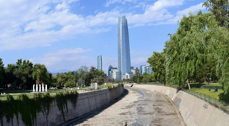 Santiago de Chile Fotografía de Juan Melgarejo en Pixabay No en vano la - фото 3