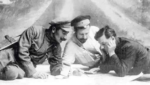 С М Будённый М В Фрунзе и К Е Ворошилов 1920 г С М Будённый с К Е - фото 11
