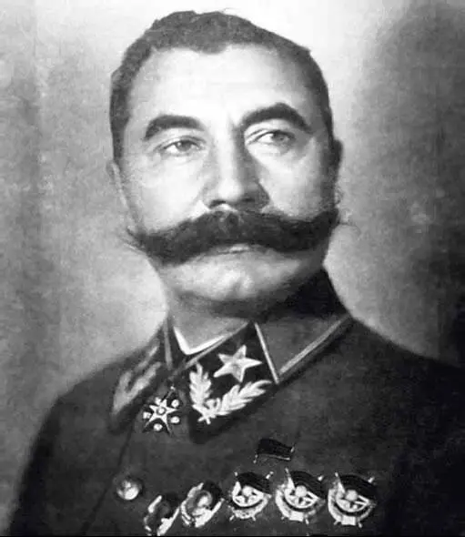 13 апреля 188326 октября 1973 Будённый родился в семье батрака на хуторе - фото 9