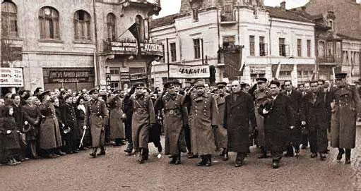 Встреча Маршала Советского Союза Толбухина в г Плевен 1945 г С мая 1942 г - фото 38