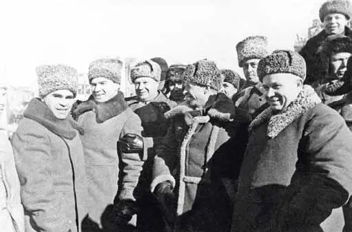 Руководители 62й и 64й армий Гуров Чуйков Хрущев Абрамов Родимцев - фото 10