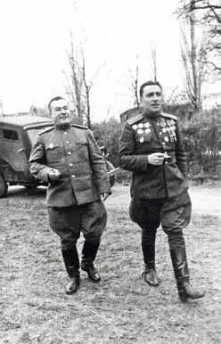 Генералполковник танковых войск М Е Катуков ком 1й танковой гвардейской - фото 16