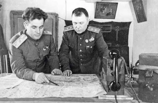 Командующий 60й армией генераллейтенант И Д Черняховский и член Военсовета - фото 35