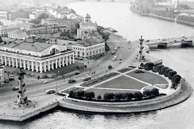 Непреклонный и строгий В молодом вдохновенье трудах и борьбе Как ветлы - фото 10