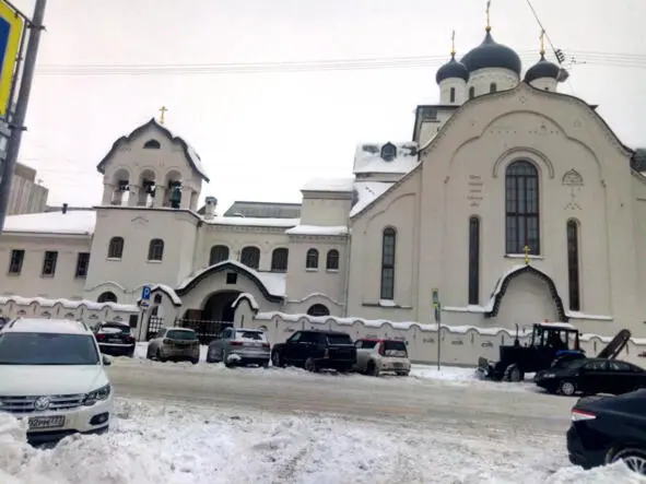 С вполне объяснимой робостью я направился в поликлинику Гладко выбрит свежа - фото 6