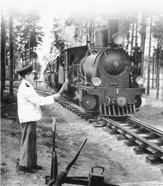 Детская железная дорога 1937 год Загадка вторая мотивы О чем он думал когда - фото 11
