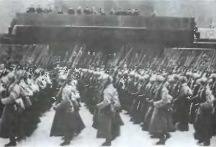 Парад войск Московского гарнизона 7 ноября 1941 года на Красной площади В - фото 67