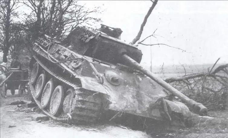 Танк модели G подбитый советской артиллерией в районе Шауляя 1944 год На - фото 103