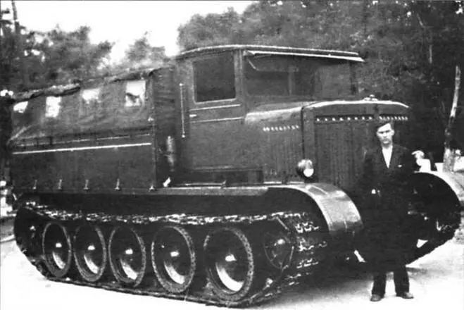 Артиллерийский тягач АТ45 1944 год Конструкторы отдела 200 гусеничные - фото 41