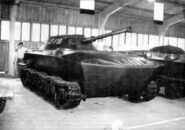 Единственный образец танка К90 фото сверху и внизу сохраняется ныне в - фото 12