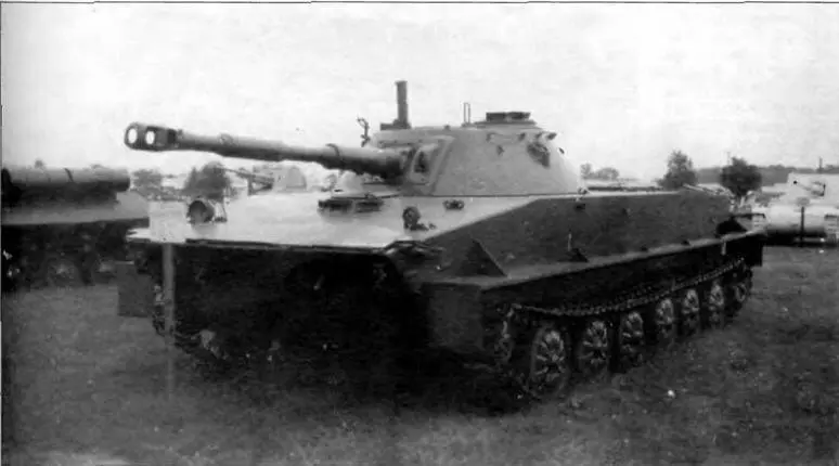 Трофей вьетнамской войны плавающий танк ПТ76 в экспозиции музея на - фото 139