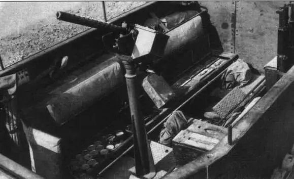 Установка пулемета Browning М1919А4 на стойке посередине кузова была не очень - фото 27
