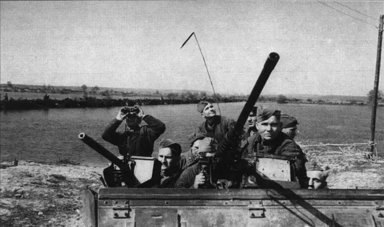 Экипаж скаута в ожидании атаки с воздуха 2й Белорусский фронт 1945 год - фото 7
