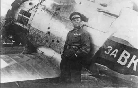 Трижды кавалер ордена Красного знамени ИУ Павлов у своего И15 Строевой - фото 26