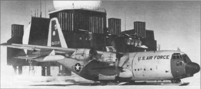 С130D с комбинированным лыжноколесным шасси на одной из станций линии DEW - фото 23