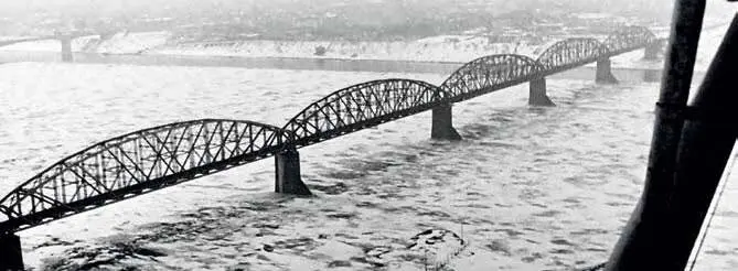 Мост через Волгу около Ярославля История знает много славных - фото 18