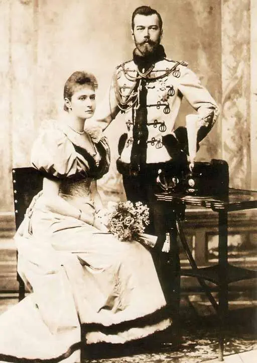 Официальная фотография помолвки Александры и Николая Апрель 1894 г По складу - фото 8