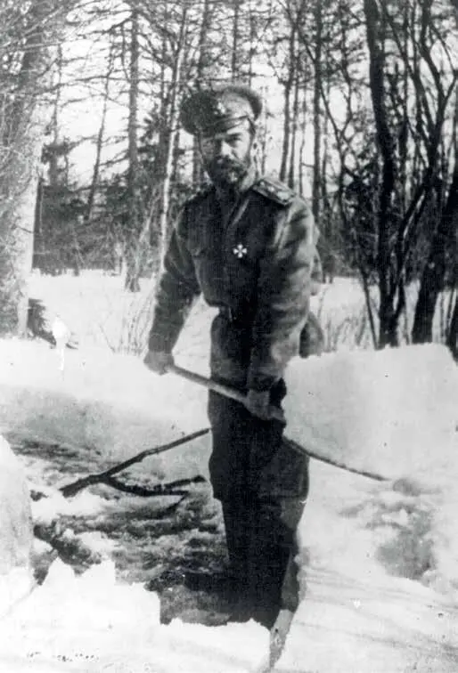 Николай II в Царском Селе после отречения 1917 г В Тобольске гражданина - фото 32