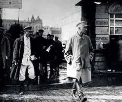 Сталин на улицах Москвы 1926 г В конце 1927 г Сталин пошел на довольно - фото 19