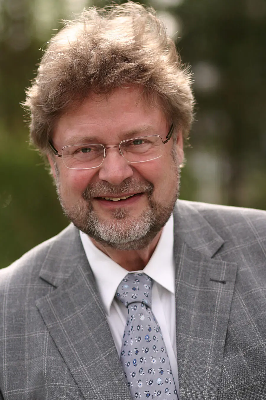 Prof Dr Michael von Hauffist seit 1991 Inhaber des Lehrstuhls für - фото 2