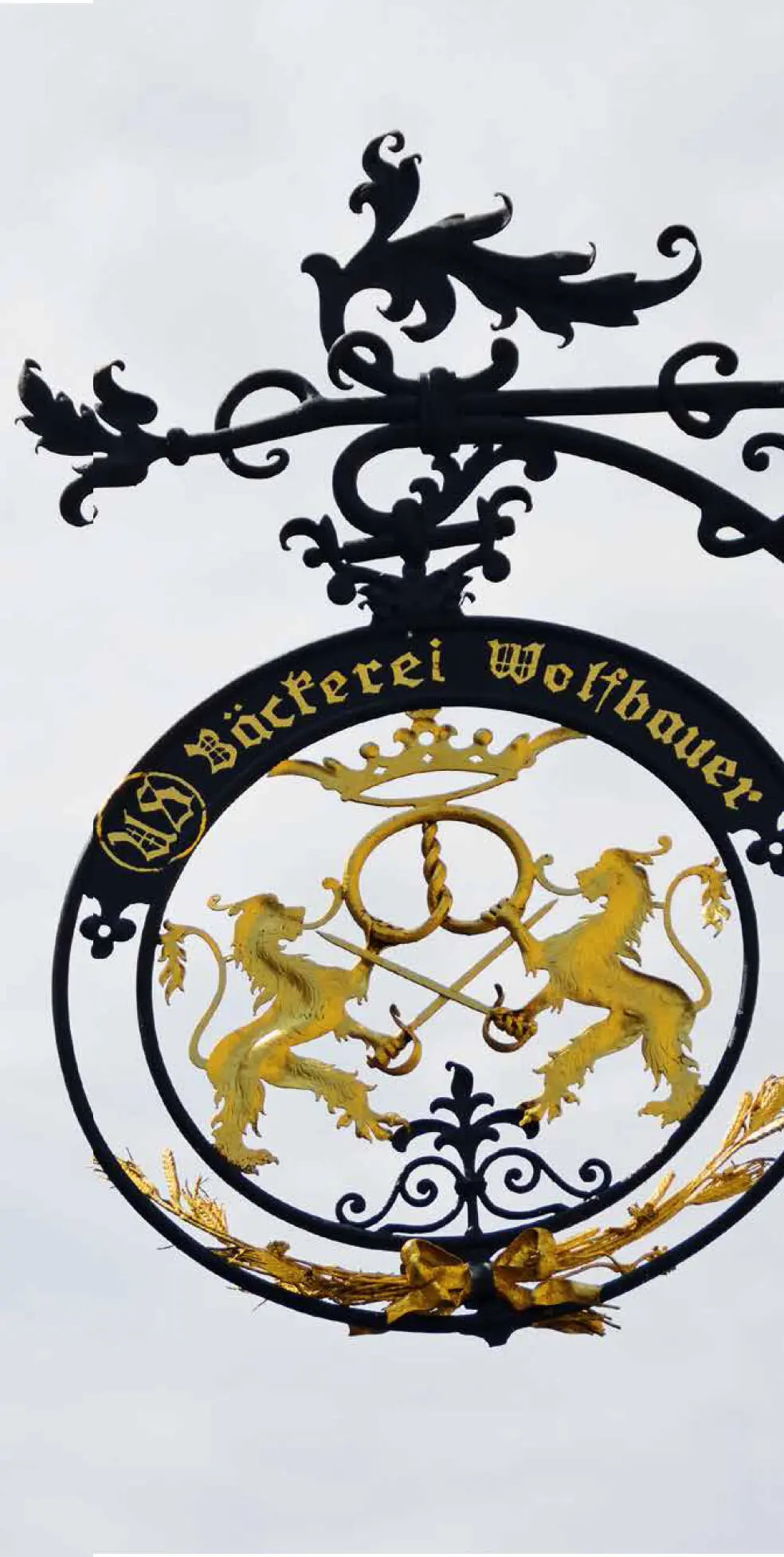 DAS WUNDERSCHÖNE ZUNFTSCHILD EINER ALTEHRWÜRDIGEN BÄCKEREI IN GRAZ Im - фото 13