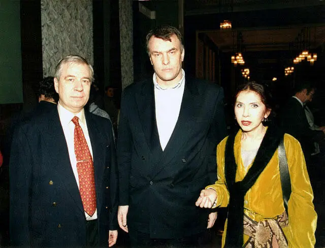 Рисунок 10 Муж Сергей Мирошниченко и я Она не привыкла к реальной - фото 10