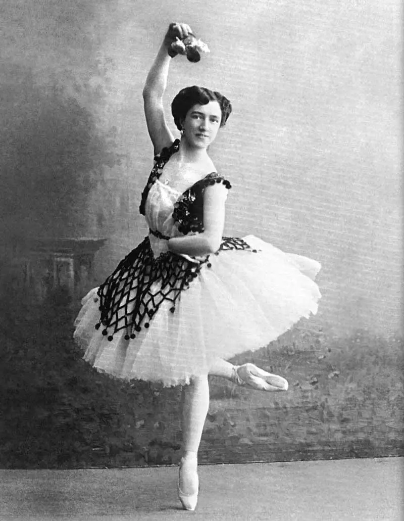 Агриппина Ваганова в роли Эсмеральды Фото 1910 г У нее были свои любимицы - фото 10
