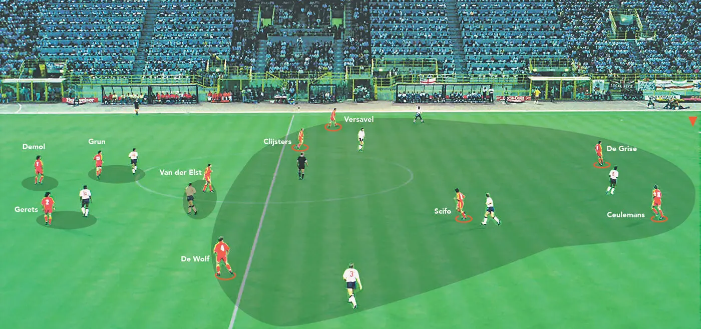 MundialItalia 1990 PartidoBélgica vs Inglaterra Bélgica realiza un bloque - фото 20