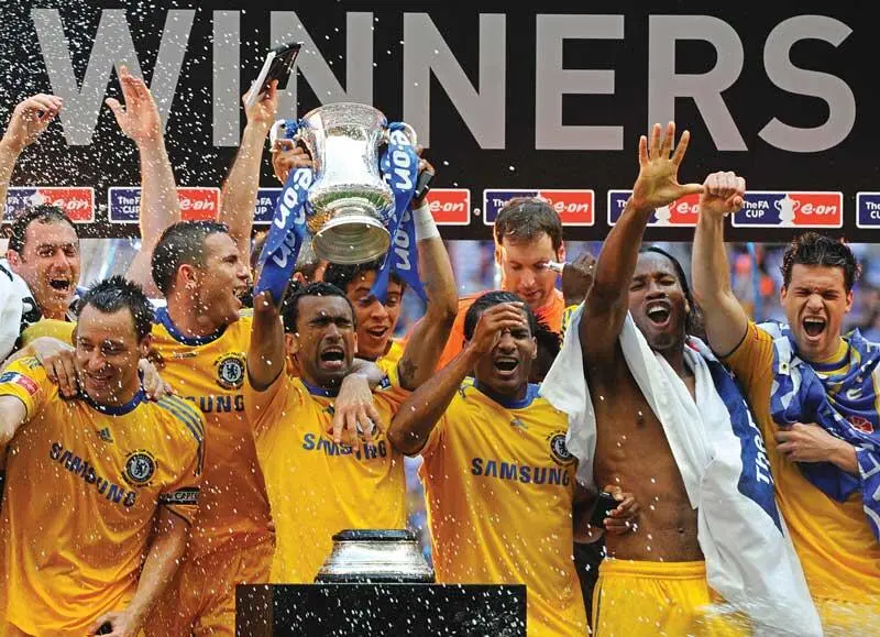 Май 2009 г Празднование победы в Кубке Англии после матча с Эвертоном - фото 51