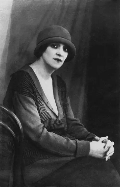 Молодая Фаина Раневская в Баку 1920е гг Мама Раневской МР Валова Отец - фото 32