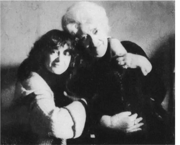Фаина Георгиевна с Мариной Неёловой ФГ Раневская в роли Анны Сомовой и А - фото 58