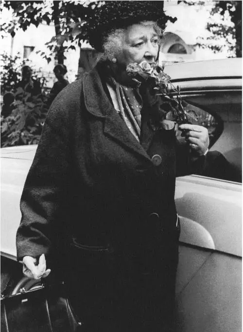 ФГ Раневская в 1980е гг Фотография квартиры ФГ Раневской Гримерный - фото 61