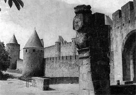 Рис 10 Каркассон Изваяние владетельницы Каркассе Дамы Каркассе Легенда - фото 10