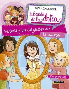 Paola Zannoner Victoria y los colgantes de la amistad обложка книги