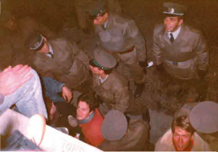 9 November 1989 Geralf als Mauerspecht Daniela al - фото 37