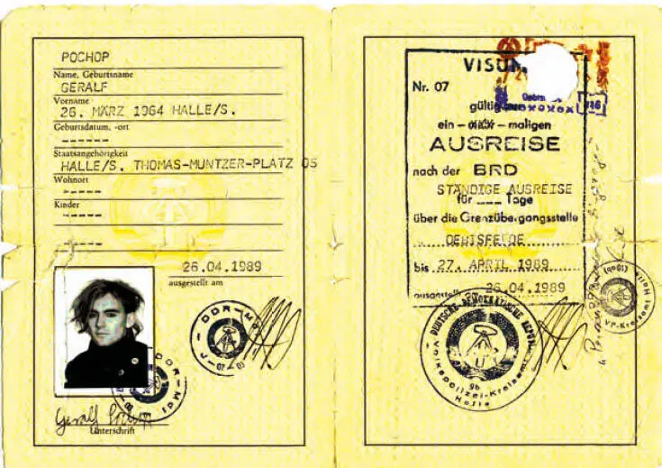 IndentitätsBescheinigung zur Ausreise in die BRD Sektkorken knallten auf dem - фото 10