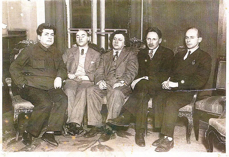 18801964 Партийный журналист проходил учёбу в Школе Ленина под Парижем - фото 1