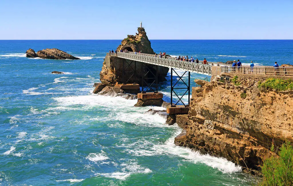 Biarritz La Roca de la Virgen Lamax stockadobecom Hoy en día el Rocher - фото 113