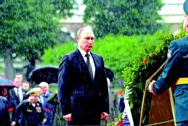 Не любят Путина за то же самое За то что он оказался в нужное время в нужном - фото 13