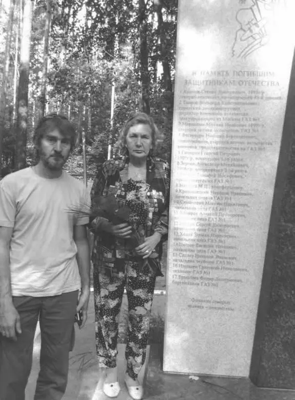 В детских воспоминаниях сохранились визиты дяди Жени с коробками конфет под - фото 5