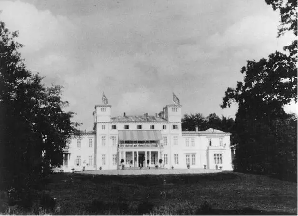 Hans Franks Wochenend Schloss Kressendorf mit Hakenkreuzfahne Kein leider - фото 17