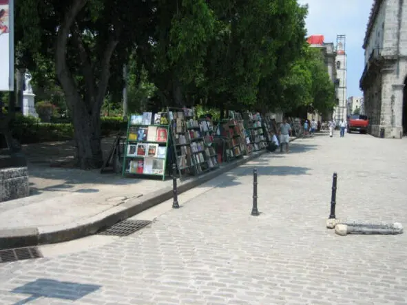 048 Книжные киоски на Пласа де Армас Старая Гавана безусловно жемчужина - фото 48