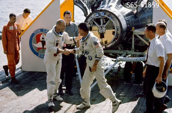 Фотография НАСА подпись S6561859 16 декабря 1965 г Астронавты Уолтер М - фото 90