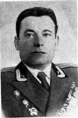 М К Середа С А Устинников Герой Советского Союза И С Кудрин - фото 13