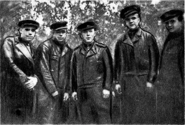 Разведчики бригады слева направо Голосовский Панов Степанов Орел Чирков - фото 49