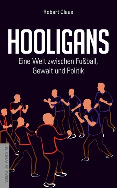 Robert Claus Hooligans обложка книги