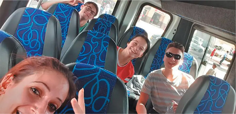 1080 Eier 1080 Ernsthaft Kopfschüttelnd zählte Jessi die Pakete noch mal - фото 8