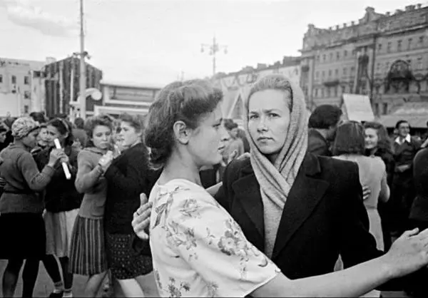 СССР Москва Сентябрь 1947 Поздно вечером мы попали в гости к одному - фото 59