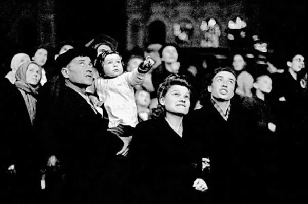 СССР Москва Сентябрь 1947 Салют во время празднования 800летия Москвы - фото 61